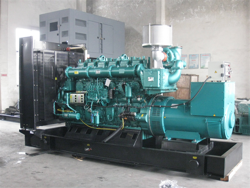 保亭200KW 柴油发电机的油耗是多少？
