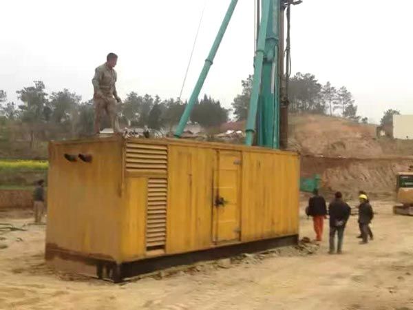 保亭如何判断水冷式机油散热器密封件是否需要更换？